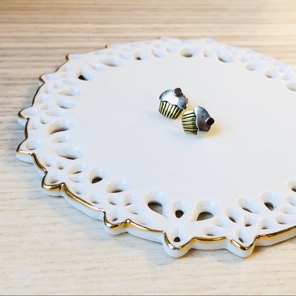 🧁EARRINGS // Dainty Mini Cupcake Earrings - Picture 3 of 5